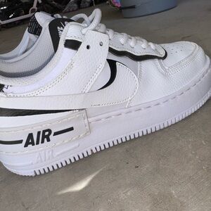 Nike White and Black Sneakers